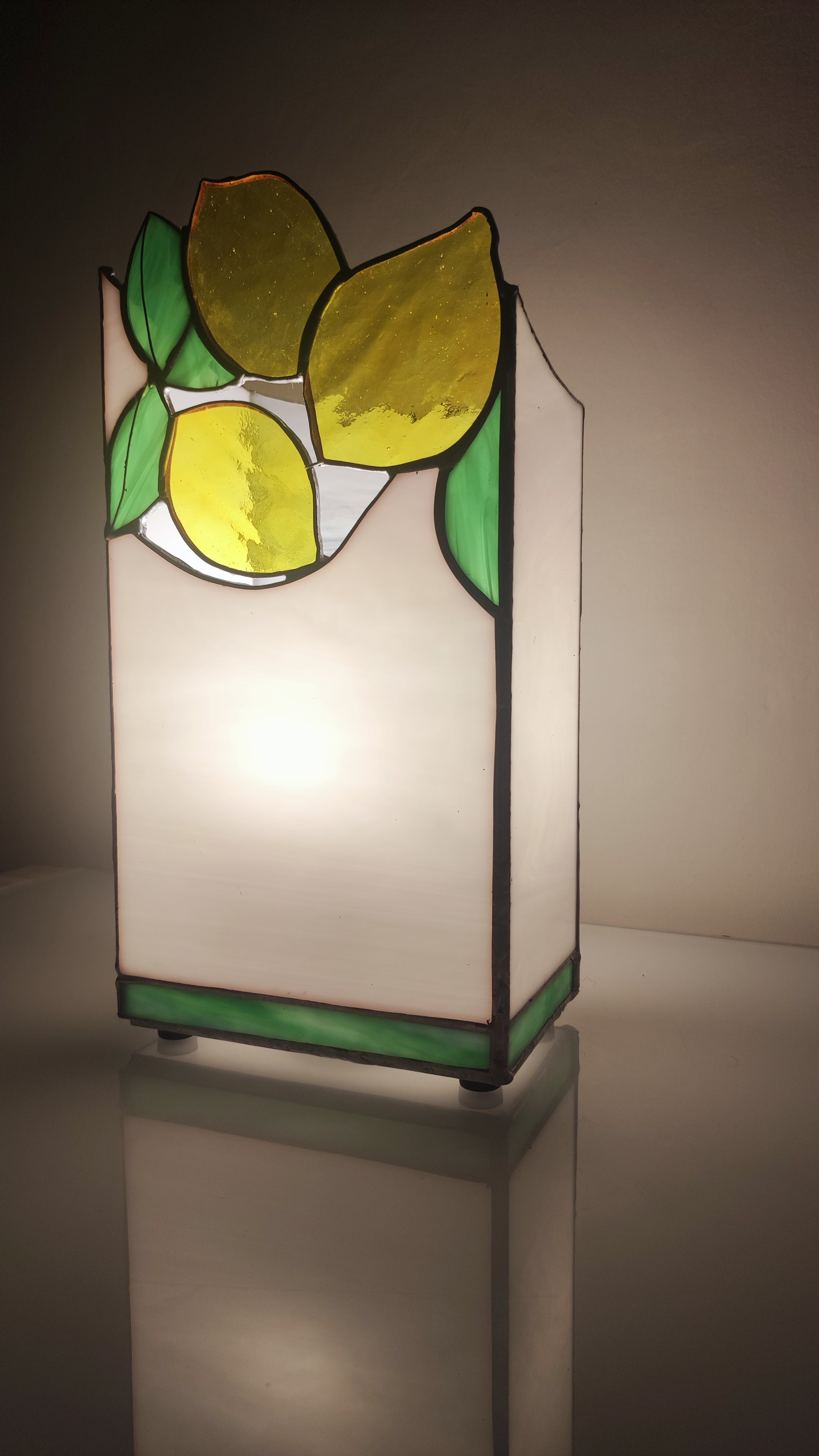 Stained Glass Table Lamp with Lemons