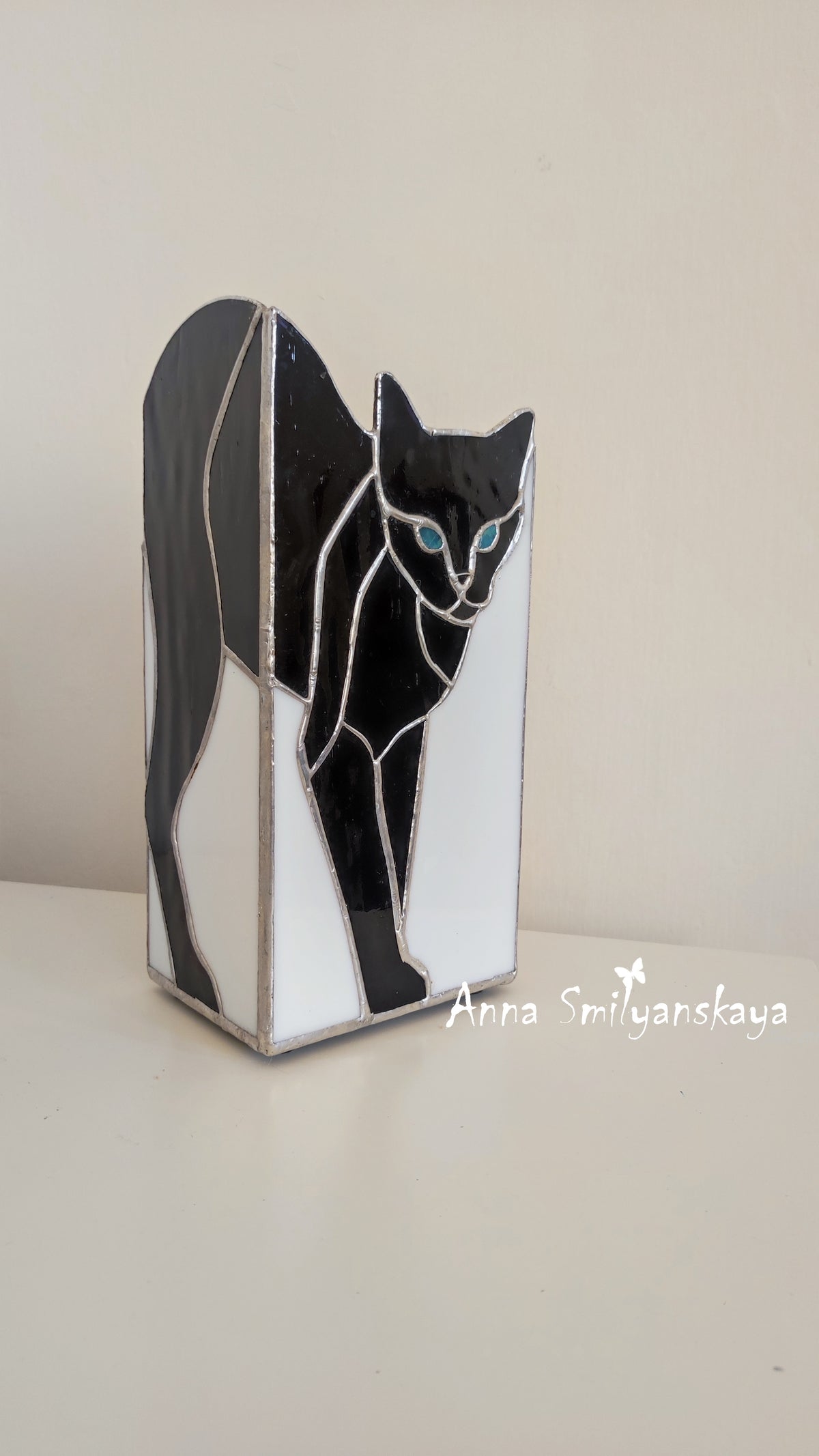 Cat Elegance Stained Glass Table Lamp