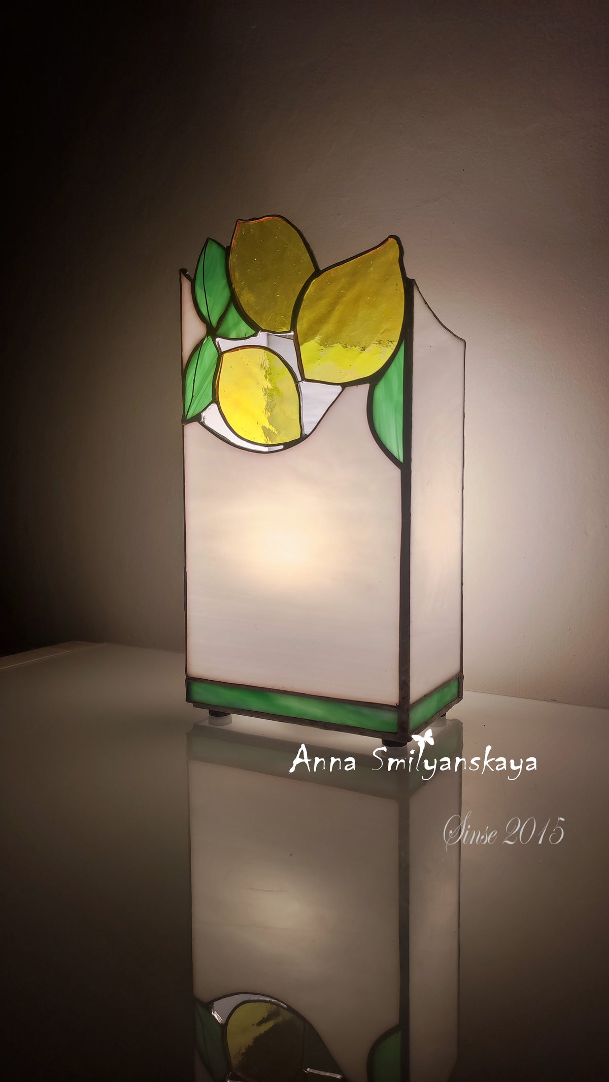 Lemon Stained Glass Table Lamp