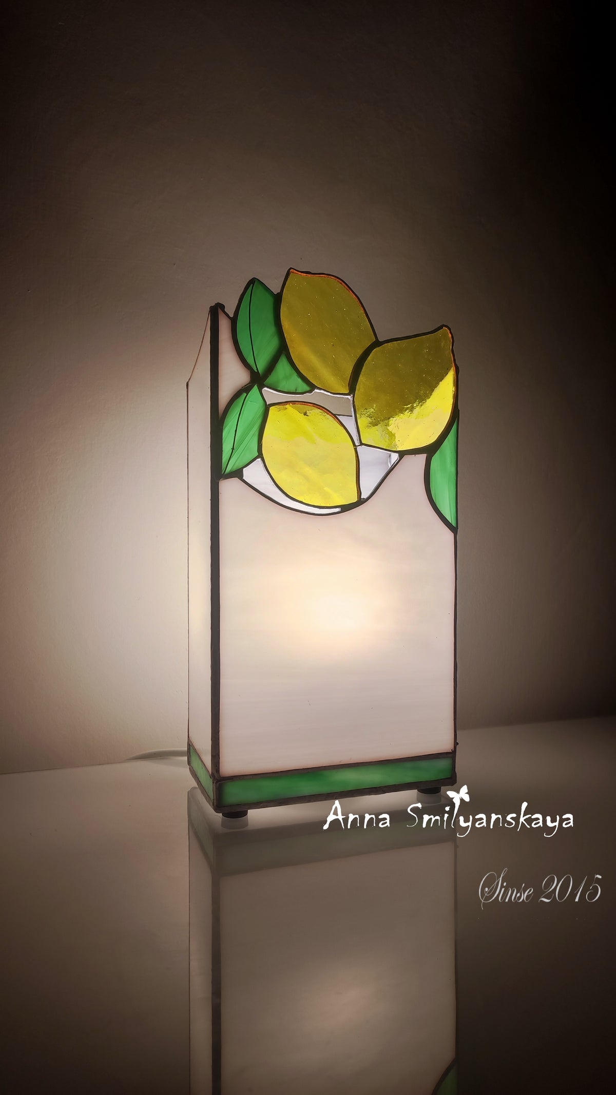 Lemon Stained Glass Table Lamp